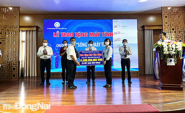 5.397 máy tính bảng và sim 4G tặng học sinh Đồng Nai